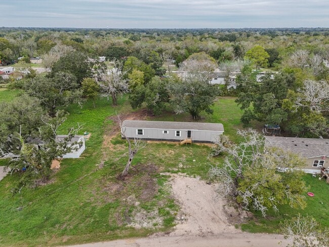 Building Photo - Charming 3-Bed, 2-Bath Retreat on Country Oaks Street, Brazoria!