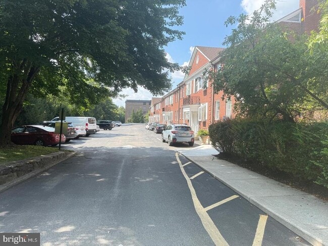 Building Photo - 922 Montgomery Ave