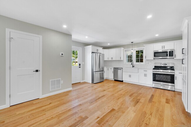 Building Photo - 33 West End Ave