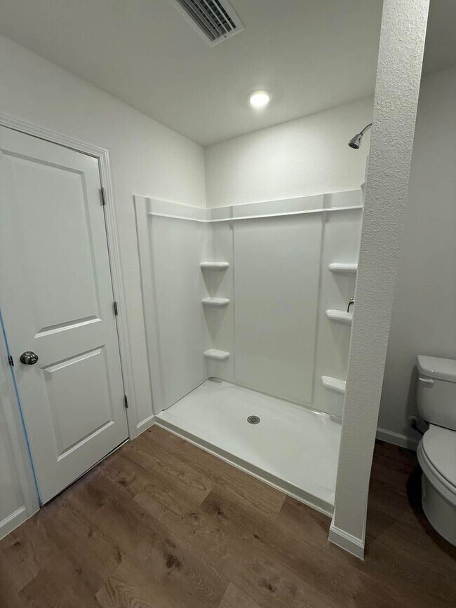 Building Photo - Four Bedroom/Two Bath - Summerdale