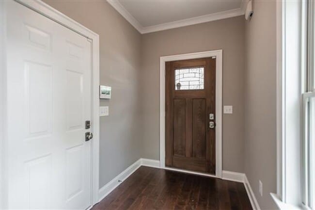 Building Photo - Huge East Nashville Home just steps to the...