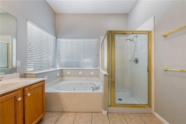Building Photo - 15831 W Dorman Dr