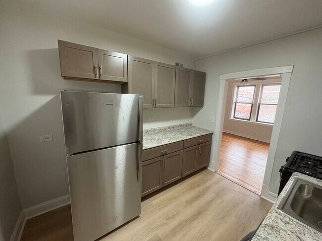 Building Photo - 7004 N Paulina St