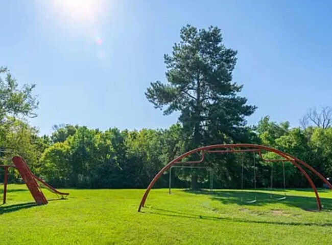 Building Photo - 815 Montreal Dr