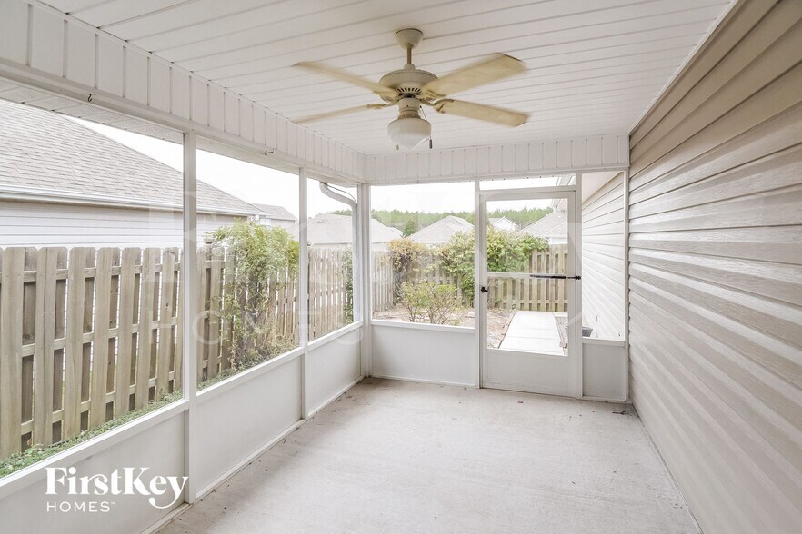 Building Photo - 316 Village Dr