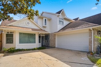 Building Photo - 3223 S Briar Knoll Dr