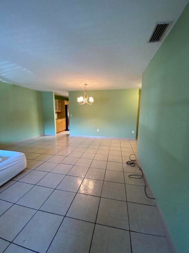 Building Photo - 4367 Edward Rd