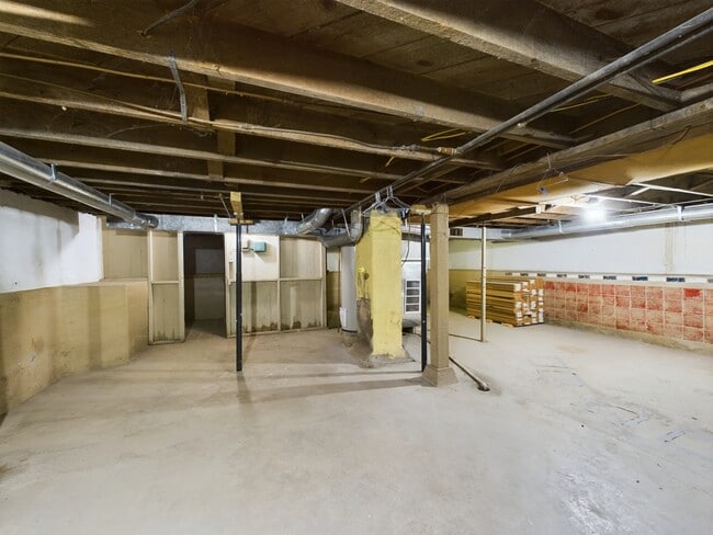 Building Photo - 112 Brady Ln