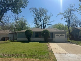 Building Photo - 1007 Emery St