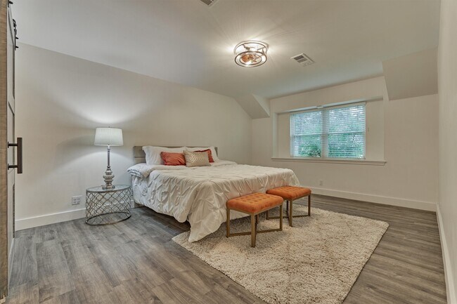 Building Photo - 6214 Fawnwood Dr