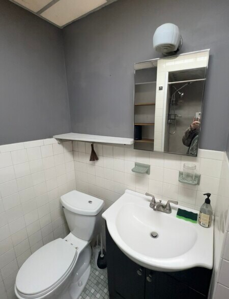 Building Photo - 210 Volkert St