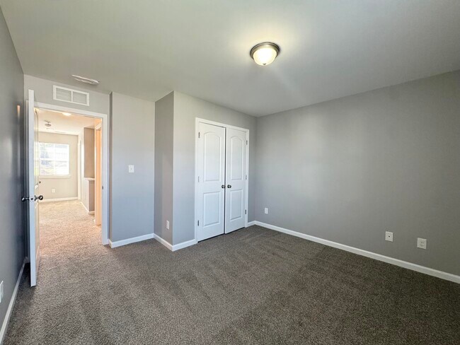 Building Photo - 2392 Huntly Pl
