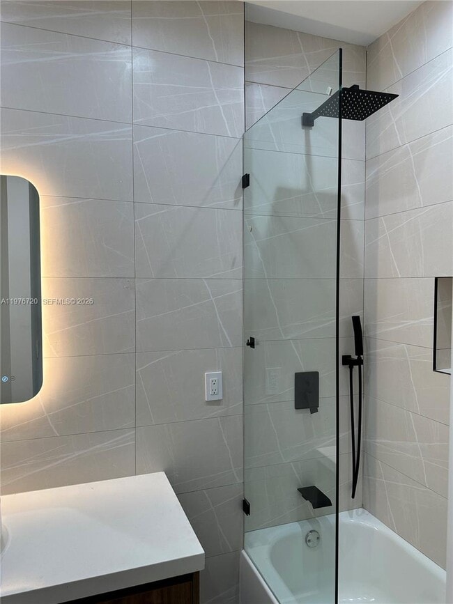 Building Photo - 4655 SW 32nd Ave