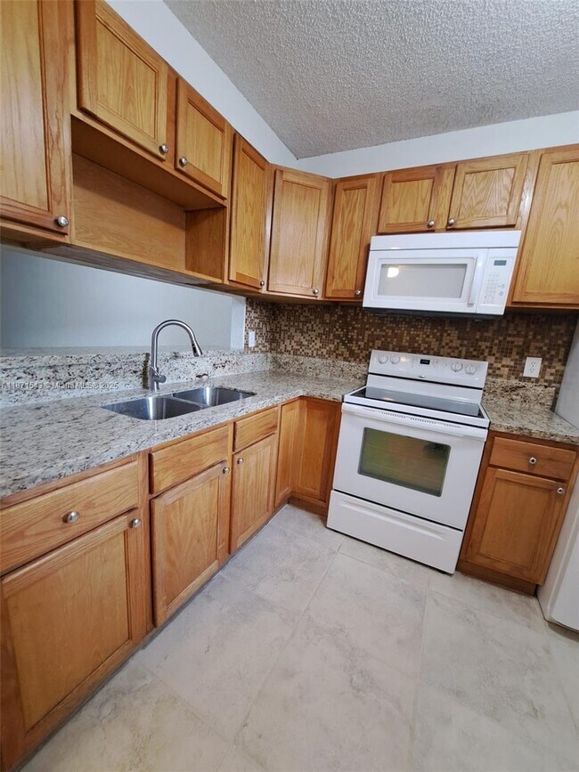 Building Photo - 3410 Foxcroft Rd