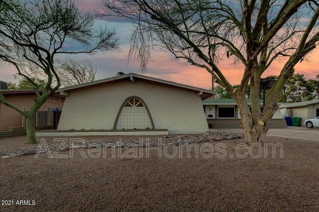 Building Photo - 2110 W De Palma Cir