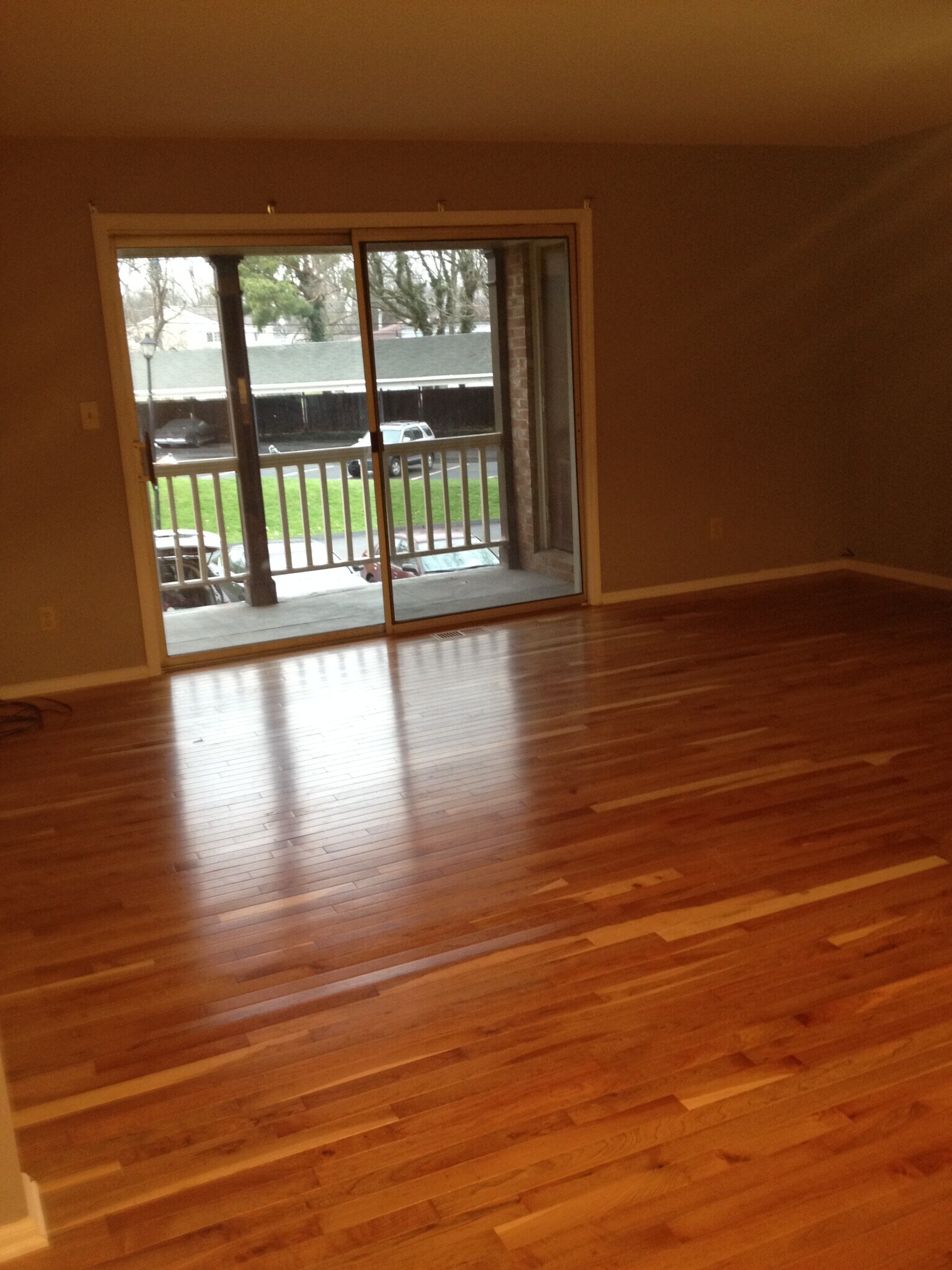 Building Photo - 991 Manor Ln