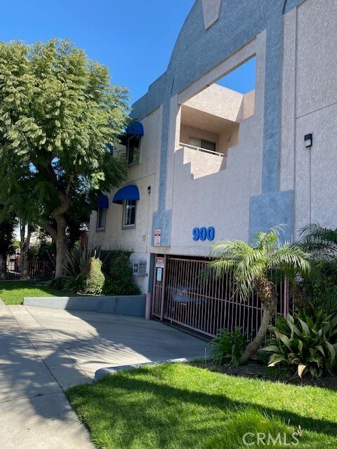 Building Photo - 900 Rose Ave