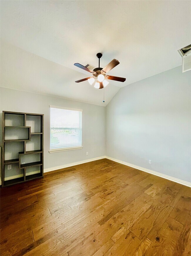 Building Photo - 14303 Tasmania Ct