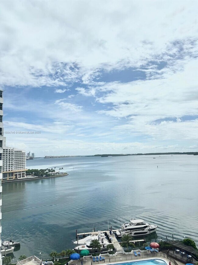 Building Photo - 999 Brickell Bay Dr