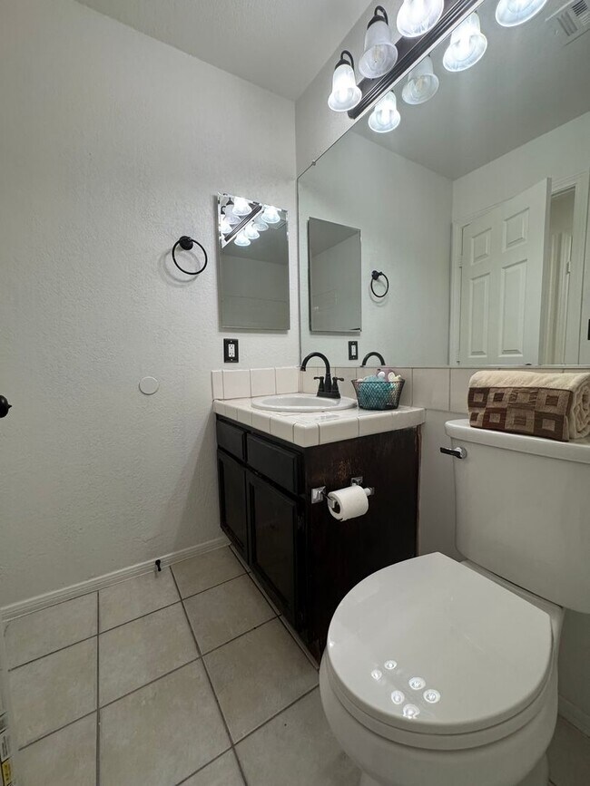 Building Photo - 9224 Kentucky Oaks Dr