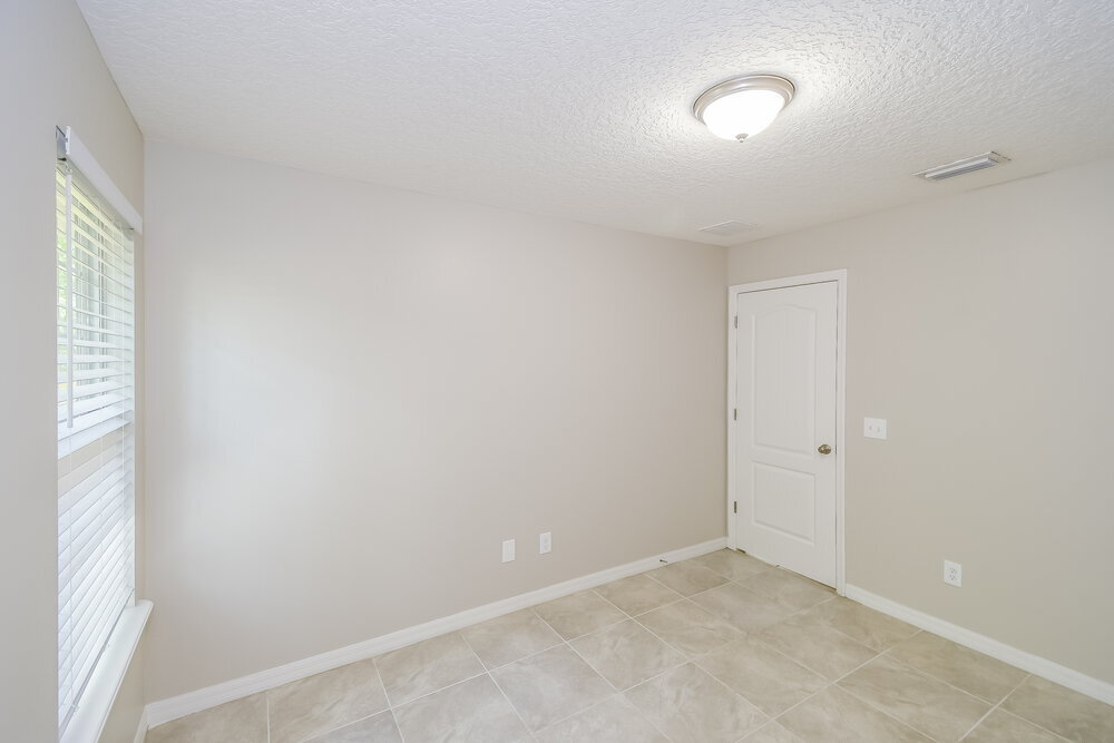 Building Photo - 1040 W 7th St