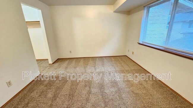 Building Photo - 1334 NE Jasmine Ln