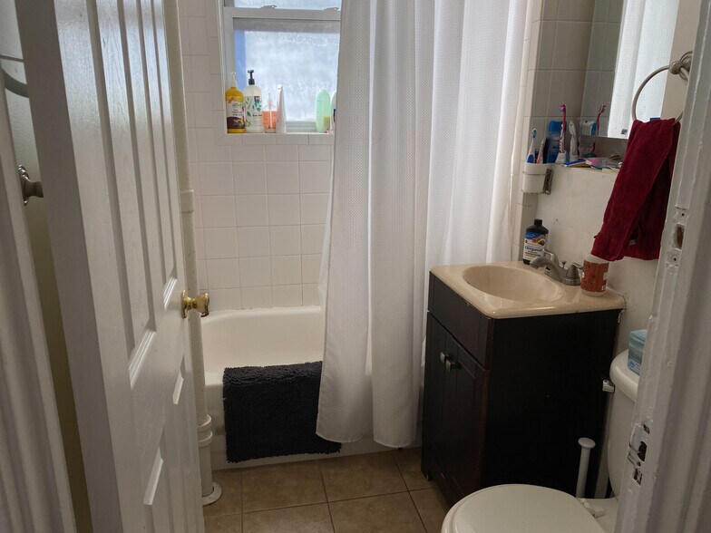 Building Photo - 220 Hanover St