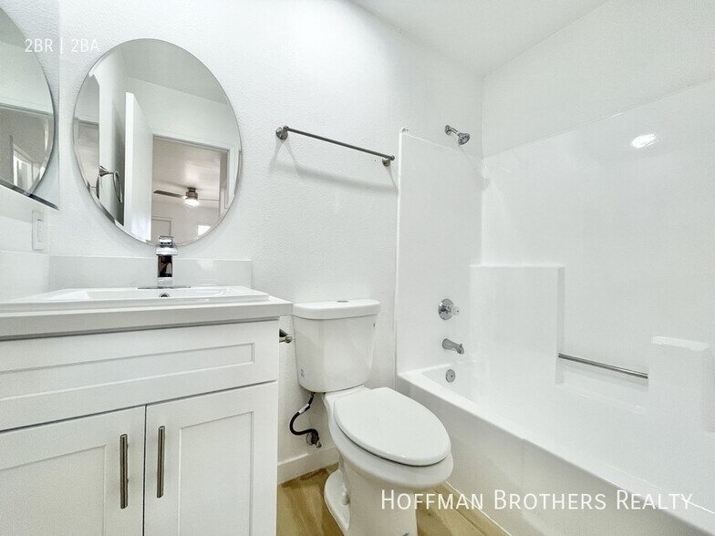 Building Photo - 14011 S Budlong Ave