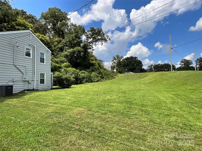 Building Photo - 3905 Freedom Dr