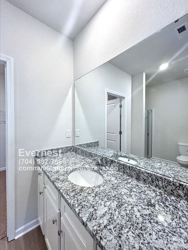 Building Photo - 124 Lightning Dr