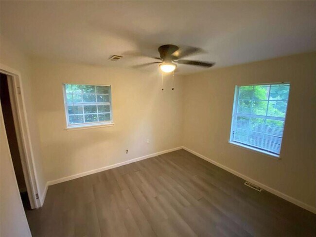 Building Photo - 85 Delmoor Dr NW