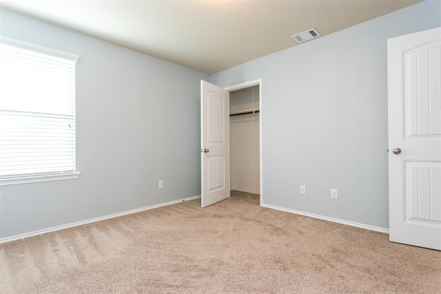 Building Photo - 2103 Meadow Park Dr