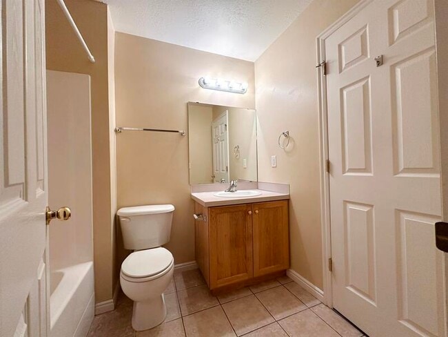 Building Photo - 545 W 350 N