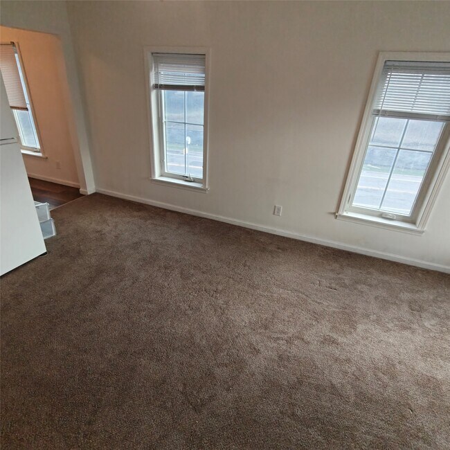 Building Photo - 145 Floral Ave