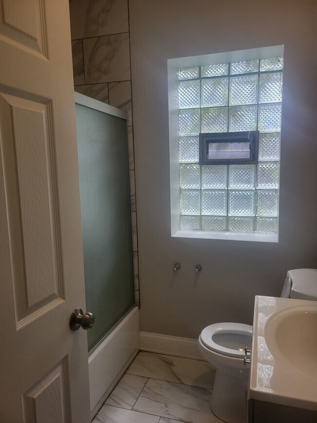 Building Photo - 7918 S Essex Ave