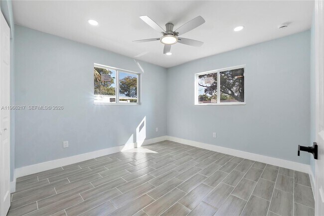 Building Photo - 4725 NW 5th Ct