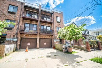 Building Photo - 175-24-17589 89th Ave