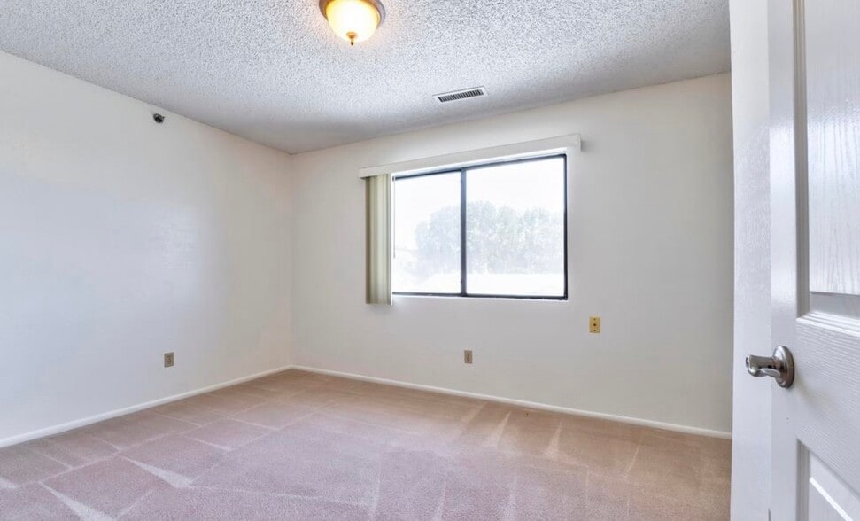 Building Photo - 1246 N Barzona Ave