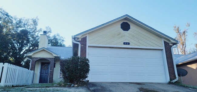 Building Photo - 1661 Twin Lakes Cir