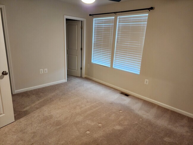 Building Photo - 183 Presidents Pointe Ave