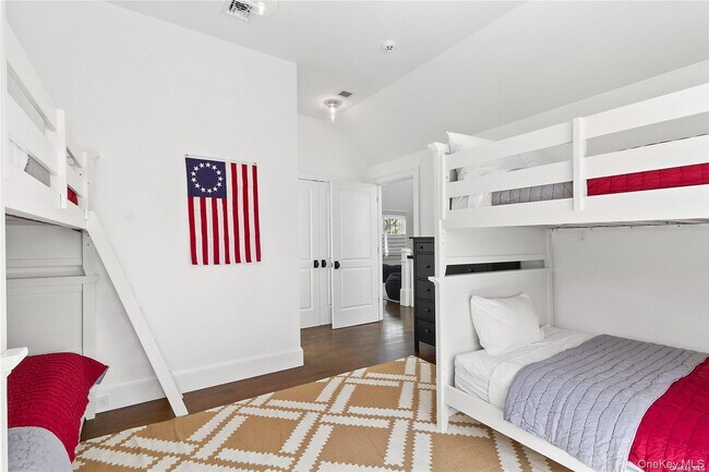 Building Photo - 94 Griffing Ave