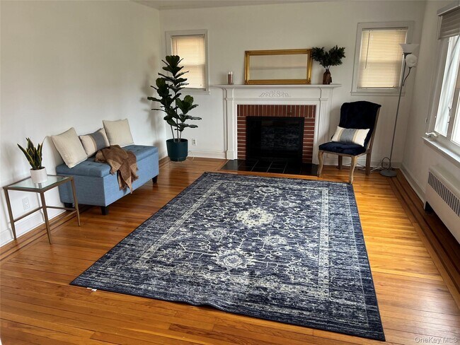 Primary Photo - 46 Beechwood Ln