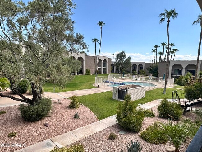 Building Photo - 16852 E La Montana Dr