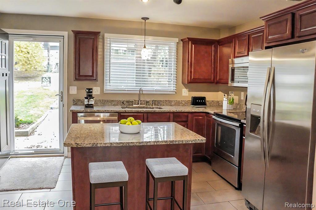 Building Photo - 121 N North Shore Dr