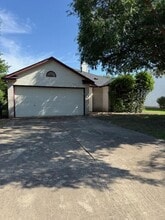 Building Photo - 1212 Nightshade Ln