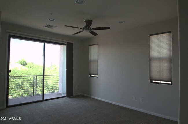 Building Photo - 2090 S Dorsey Ln