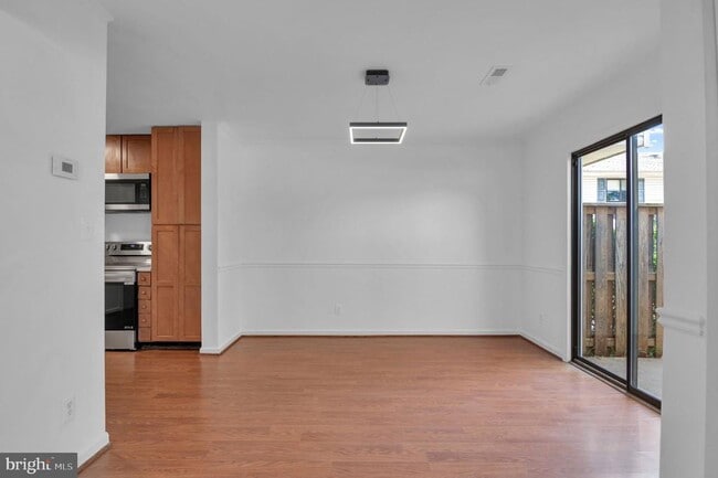 Building Photo - 9021 Sandalwood Dr