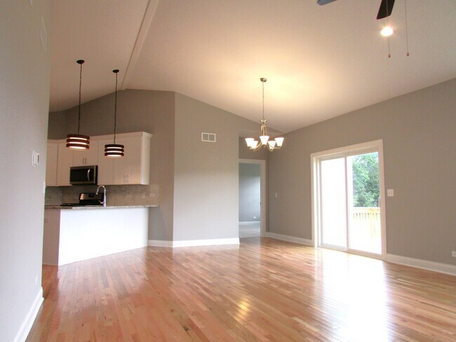 Building Photo - 981 Meadow Ln