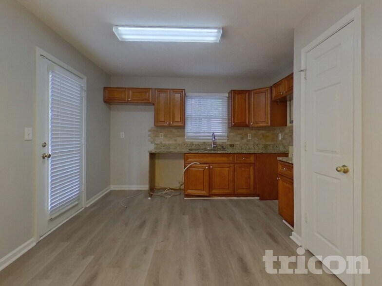 Building Photo - 1753 Independence Dr