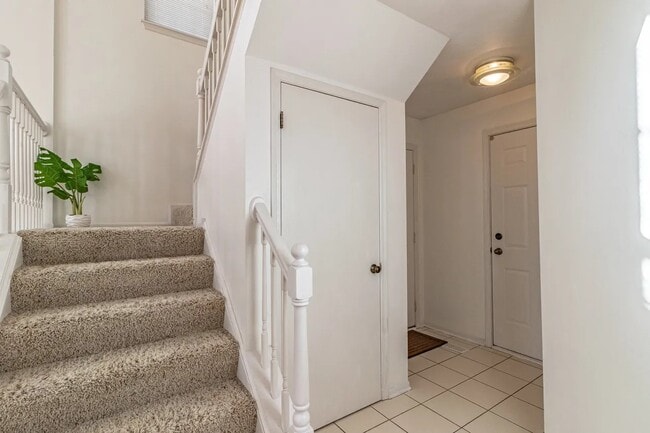 Building Photo - 1357 Newport St